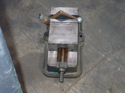 Kurt 6" Vise