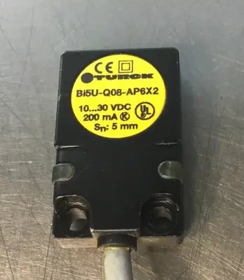 Turck Bi5U-Q08-AP6X2 Sensor, 20-30VDC 200 mA 5E-33/1