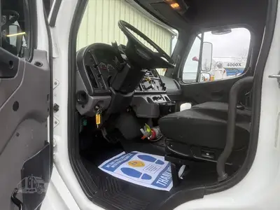 Used 2018 FREIGHTLINER BUSINESS CLASS M2 106 Hooklifts & Roll-Offs California US | Mittry Construction #1363502