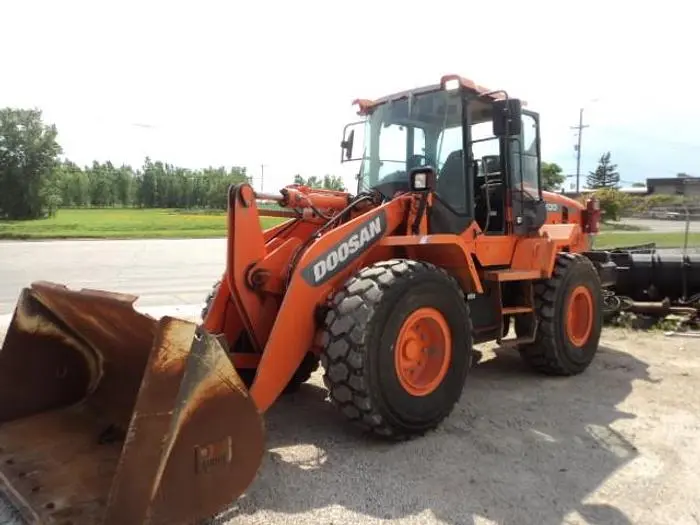 Used 2014 DOOSAN DL 200 Wheel Loaders Manitoba CA | Conquest Truck & Auto Sales #1421356