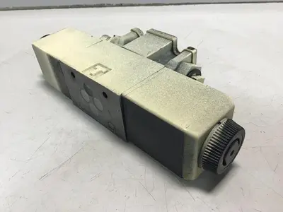 USED VICKERS DG4V-3S-3C-M-FW-D7-H5-60