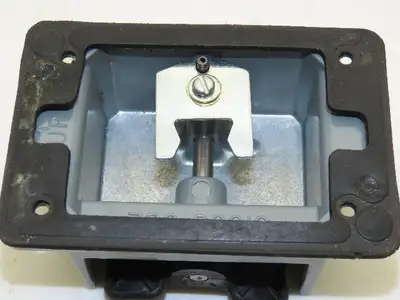 Square D 2510 KW2H Manual Motor Starter Switch 30A 10Hp 115-600V 1PH/3PH Ser B