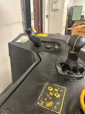 CLARK ESM1125 Fork Trucks | Universal Press & Machinery (UPM) (4)