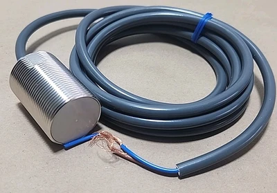 NEW Omron E2E-X10D2-N
