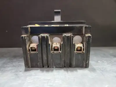 USED SQUARE D 999330