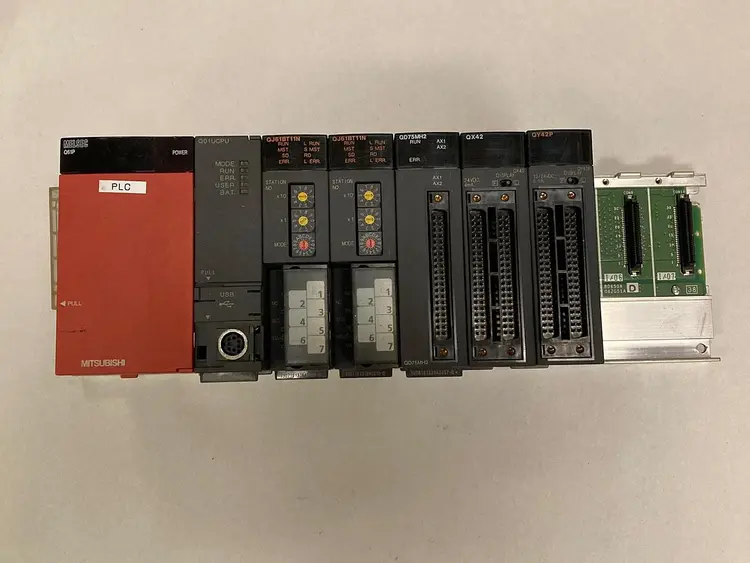 Used MITSUBISHI Q61P, Q01UCPU, QJ61BT11N (X2), QD75MH2, QX42, QY42P PLC Chassis Ohio US | Surplus Asset Holdings #1246129