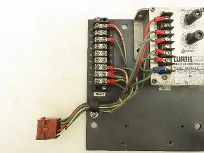 Crown 933/3D24 SP Order Picker Forklift Curtis933 Battery Controller Panel
