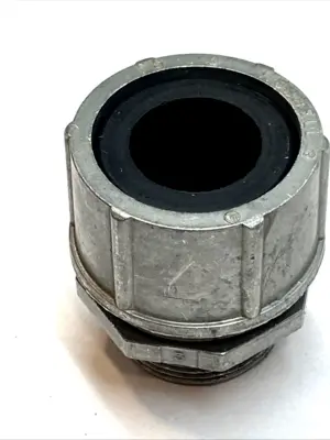 USED HUBBELL CORD CONNECTOR 1-1/4" NPT