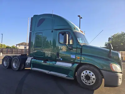 USED 2012 FREIGHTLINER CASCADIA 125