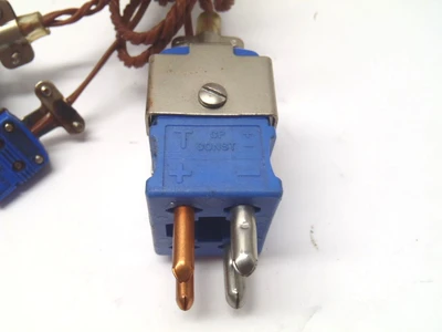 DTC-U-M-ROHS,SMPW-K-M | Omega DTC-U-M-ROHS 4-Prong Dual Circuit Standard Size Thermocouple Connectors - Used