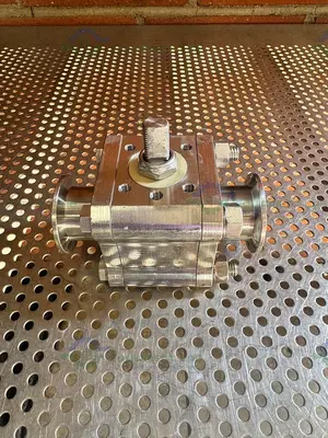 Used A&N CORPORATION STAINLESS STEEL BALL VALVE W/ KF40 VACUUM FITTING Valves/Fittings California US | Equipment Lab #1340311