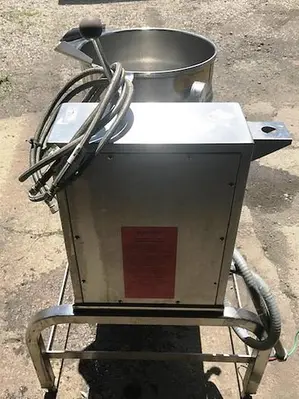 USED 2004 GROEN KETTLE USED TABLE TOP HAND TILT 20 QUART CAPACITY WITH STAND – ELECTRIC TBD-20