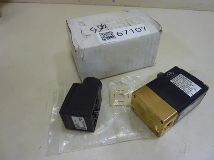 NEW BURKERT EASY FLUID CONTROL 453021