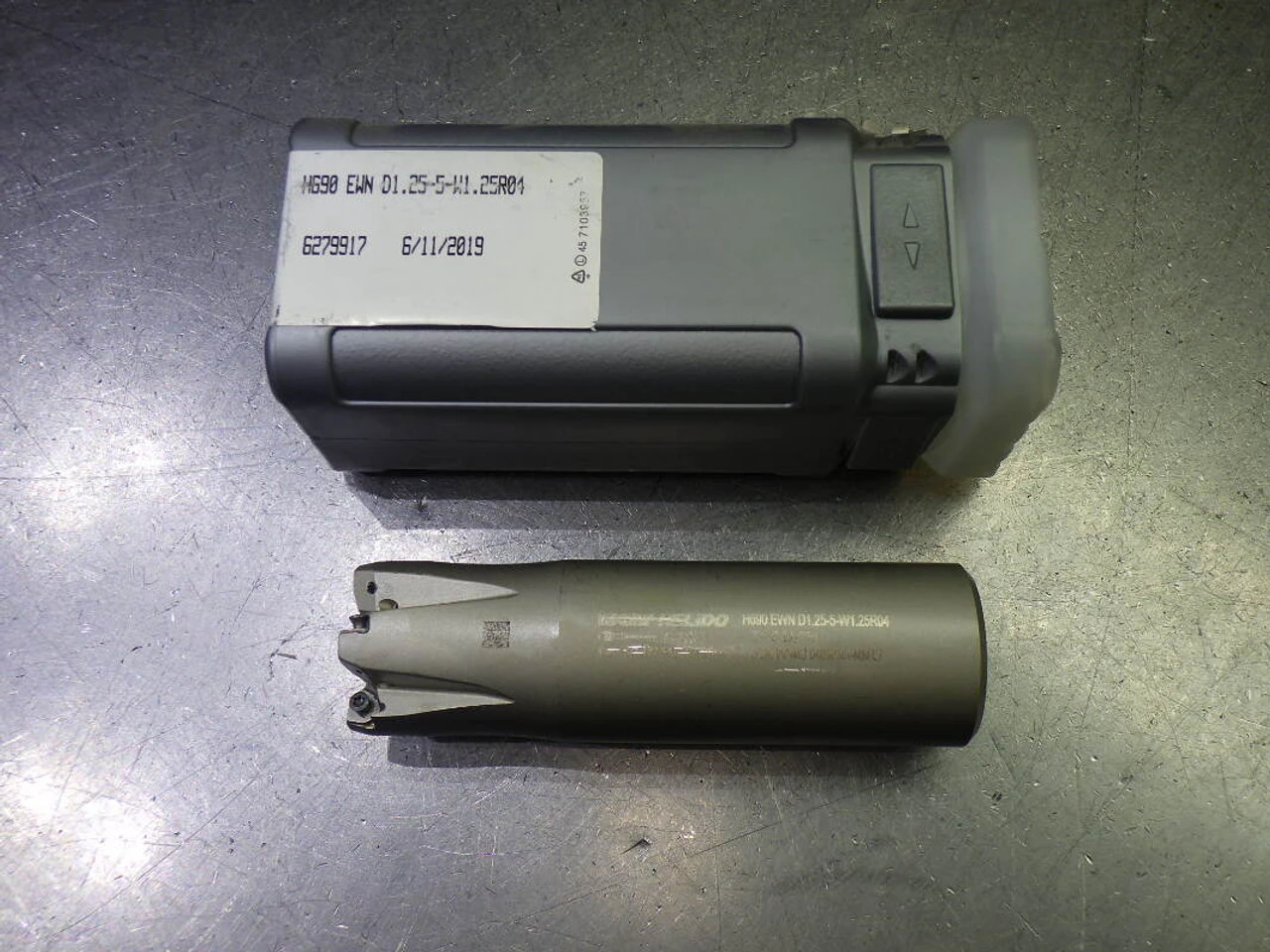Iscar 1.25" 5 Flute Coolant Thru Endmill H690 EWN D1.25-5-W1.25R04 (LOC2155A)