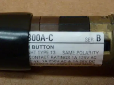 NEW ALLEN BRADLEY 800A-C2GR0LC RED