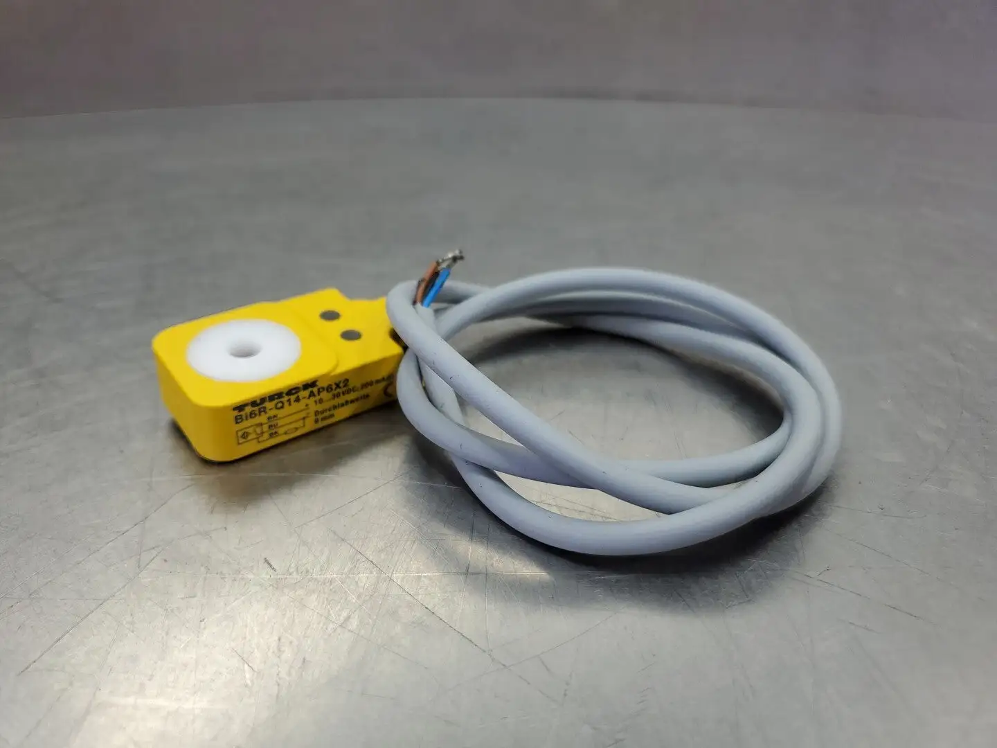 TURCK Bi6R-Q14-AP6X2 10-30VDC 200mA Sensor. 5E-16