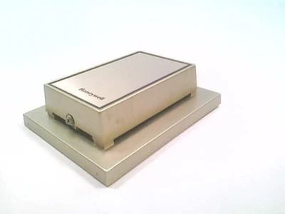 Honeywell T7047C1009 Thermostat [New]