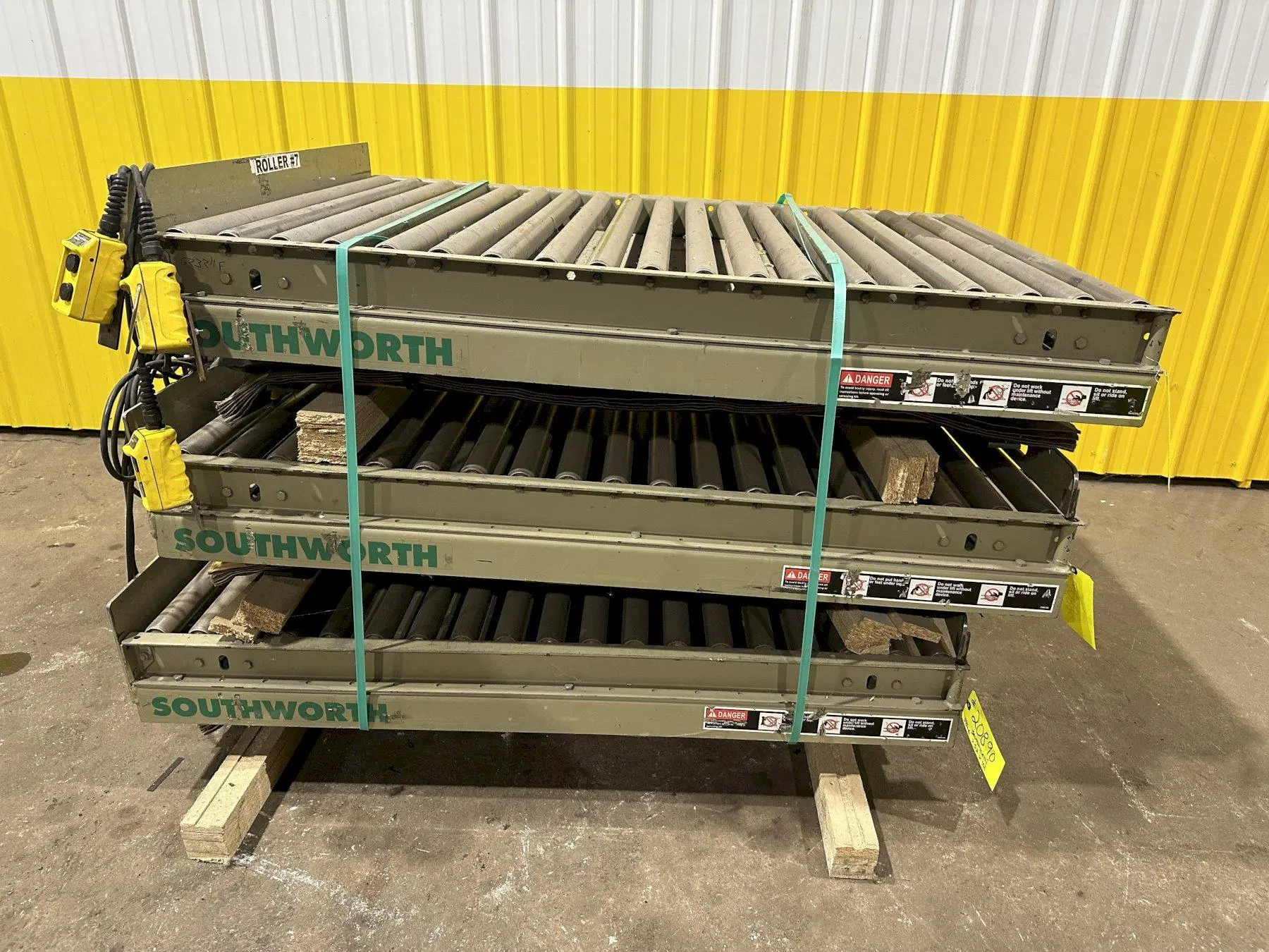 3800 LBS X 60" X 42" SOUTHWORTH HYDRAULIC SCISSOR LIFT TABLE WITH ROLLER CONVEYOR TOP, 110 VOLT: STOCK #20889