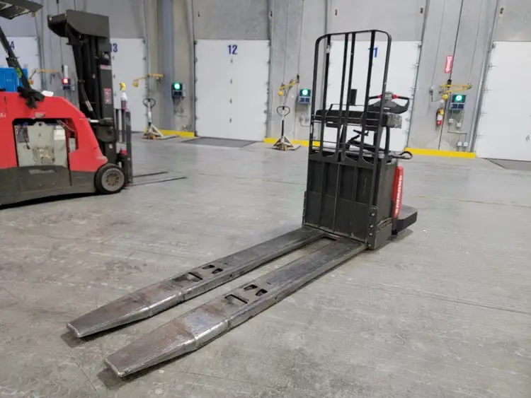 Used RAYMOND 8410 Pallet Jacks British Columbia CA | Lenmark #237717