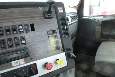 Used 2016 FREIGHTLINER CORONADO 122 Conventional trucks Manitoba CA | Conquest Truck & Auto Sales #1421347
