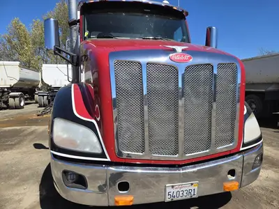 USED 2015 PETERBILT 579