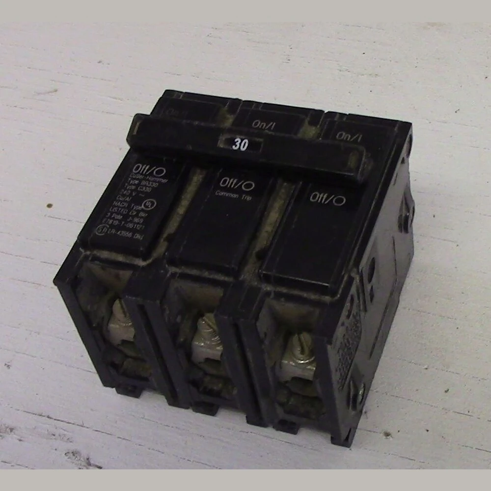 Cutler Hammer 3 Pole 30 Amp Push-in Breaker