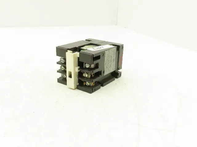 General Electric CR120A02011AA GE Industrial Relay 300V 10A 120VAC 40HZ Coil