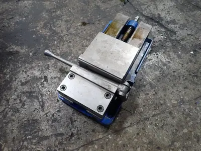 Kurt 8" Vise