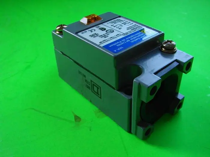 Used SQUARE D 9007C54P10Y19021 Relays & Switches Michigan US | Ideal Machinery #580902