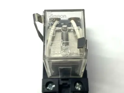 USED OMRON RELAY 24VDC 10A W/ SOCKET BASE 240V 15A LOT OF 3