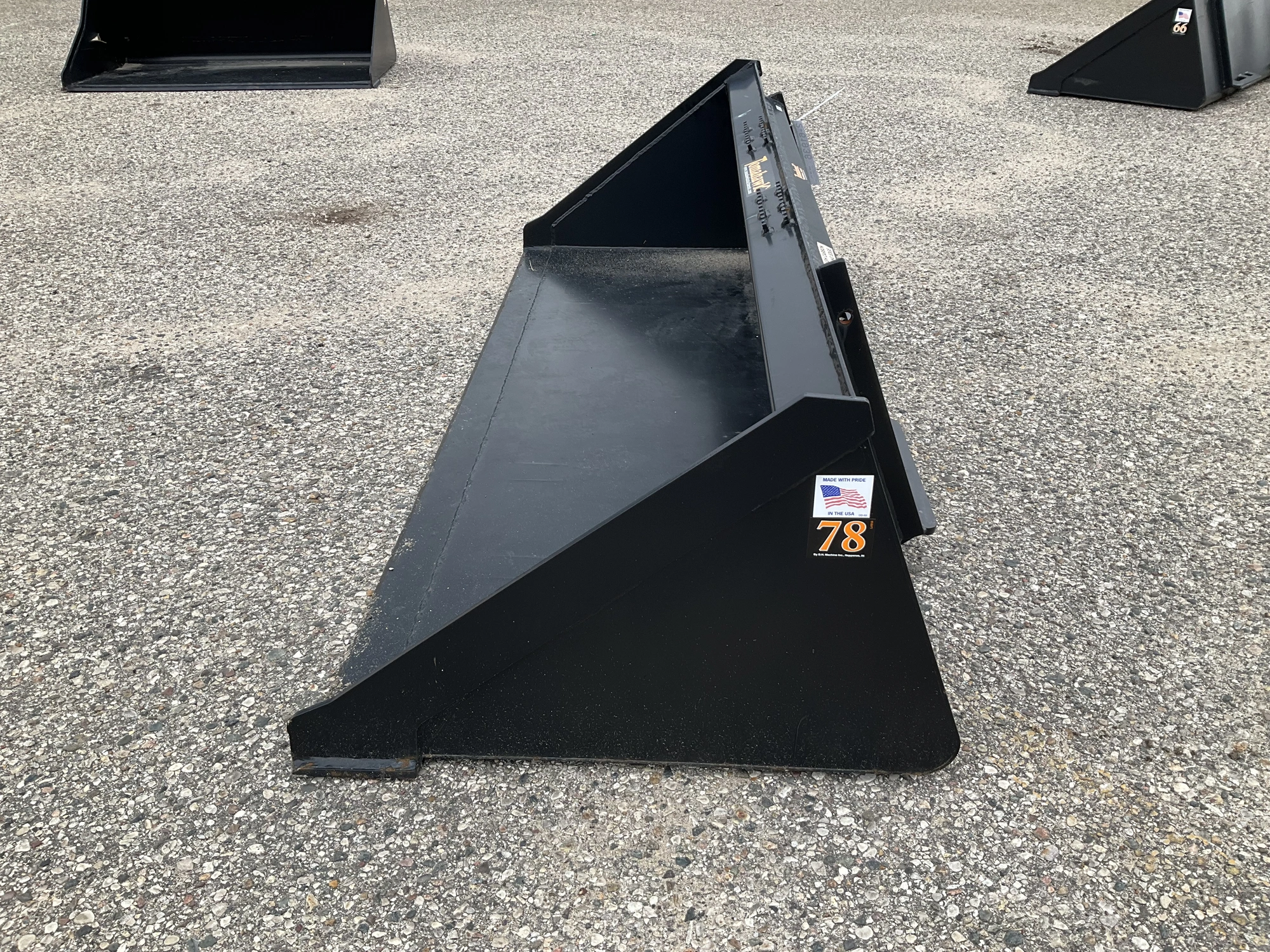 Used TOMAHAWK 78" SNOW/ MULCH BUCKET Skid Steer Buckets Michigan US | Miedema Asset Management Group #1341023