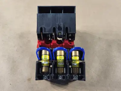 Disconnect Switch with 15 Amp Fuse LPJ-12SP