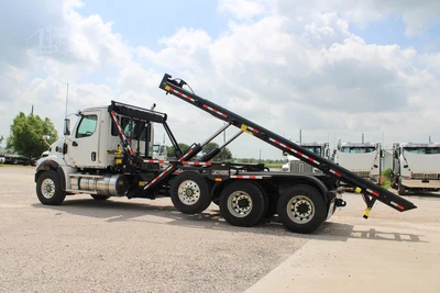 New | in-Stock 2027 WESTERN STAR 47X Hooklifts & Roll-Offs Texas US | Roll Off Truck World #1492010
