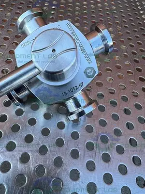 USED GE HEALTHCARE SALVI DN10 1220 4-WAY 316 VALVE 18-1012-57 W/3/4" SANITARY FITTING