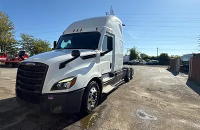 USED 2023 FREIGHTLINER CASCADIA