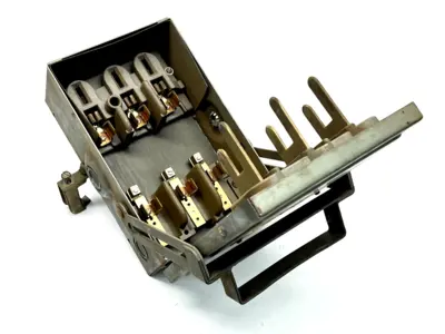 Used Trumbull Busway 30A, 575V, 3 PH, 3W, 7-1/2 HP Circuit Breakers Michigan US | Maverick Industrial Sales #1394392