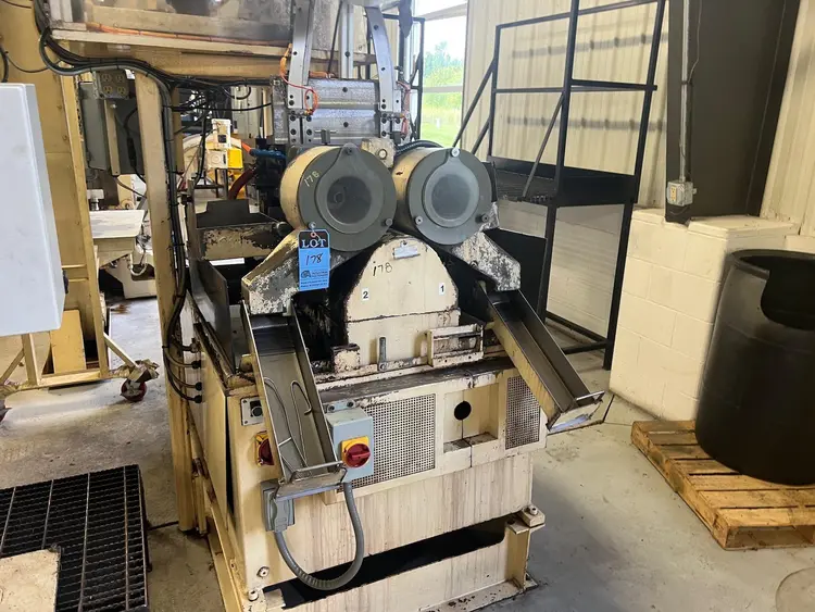 Used NUTAP MAS-14V Nut Tappers | HARITON MACHINERY COMPANY #467088