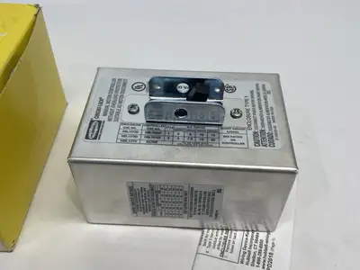 USED HUBBELL MANUAL MOTOR DISCONNECT/CONTROLLER, 30A 600V 3-POLE