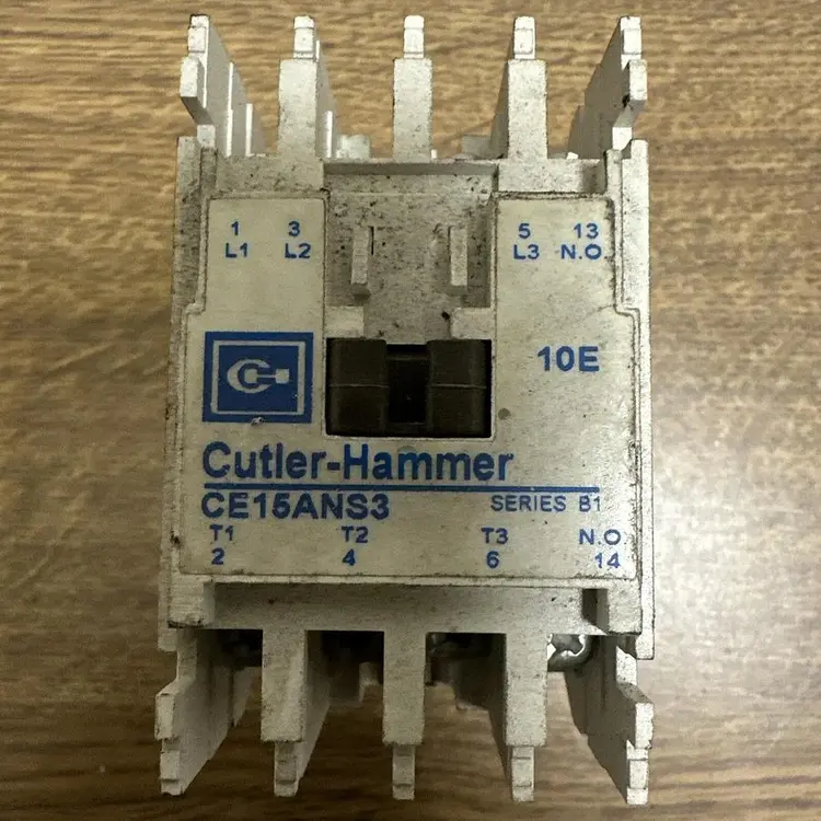 Used CUTLER-HAMMER CE15ANS3 PLC Contactors Ohio US | Surplus Asset Holdings #1238322