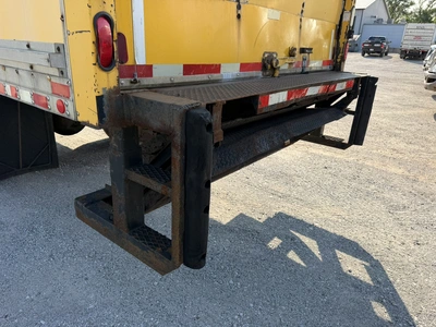 Used 2001 INTERNATIONAL 4900 4X2 Box trucks Indiana US | Miedema Asset Management Group #1414683