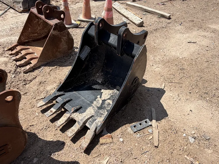 Used _UNKNOWN_ _UNKNOWN_ Multipurpose Buckets Texas US | Miedema Asset Management Group #1312858