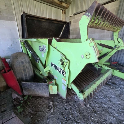 2010 SCHULTE 2500 GIANT Rock Picker | Iron Listing (54)