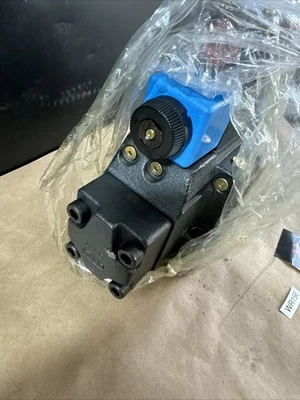 NEW Eaton DG5V-8-S-2A-K-M-FW-B-10