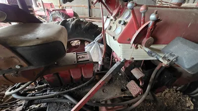 FARMALL 560 Tractor | Iron Listing (34)