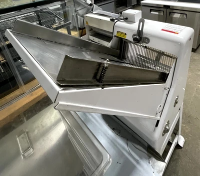 72-0417 Oliver 797-32 5/8" Bread Slicer