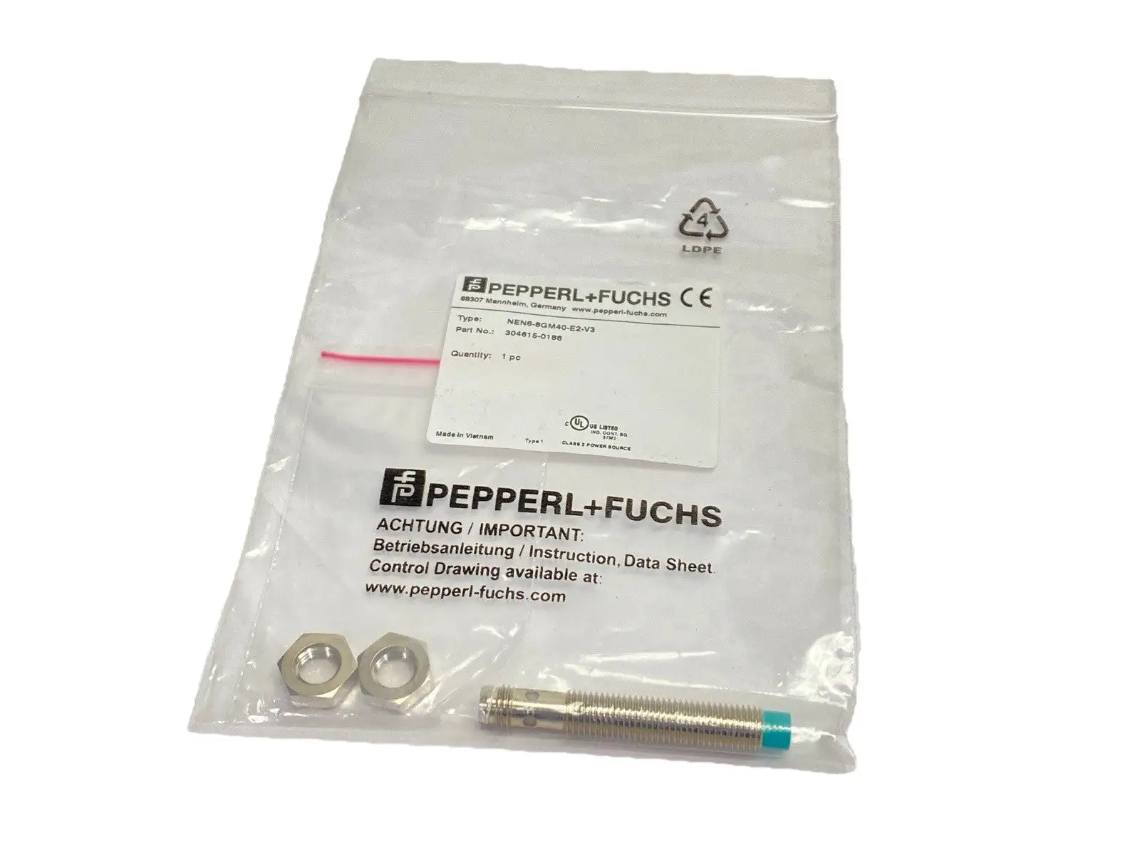 NEW PEPPERL+FUCHS INDUCTIVE PROXIMITY SENSOR 304615-0188