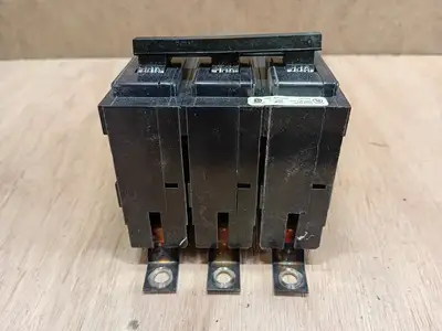 Used CUTLER-HAMMER BAB3090H Switchgears British Columbia CA | Lenmark #1438266