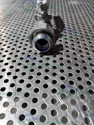 USED SVF CF8M 1000 WOG BALL VALVE W/ 1/2" HOSE FITTING