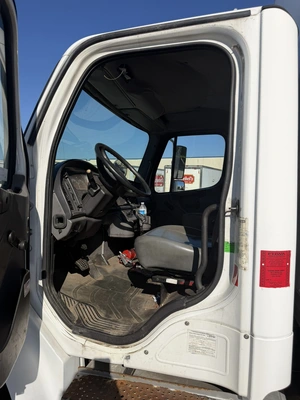 Used 2007 FREIGHTLINER BUSINESS CLASS M2 24' BOX TRUCK Box trucks Ohio US | Miedema Asset Management Group #1709374