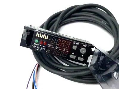 USED KEYENCE AMPLIFIER MAIN UNIT, PNP OPEN-COLLECTOR X 2 CHANNELS